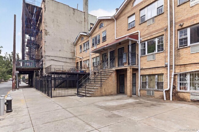 Foto del edificio - 315 E 163rd St
