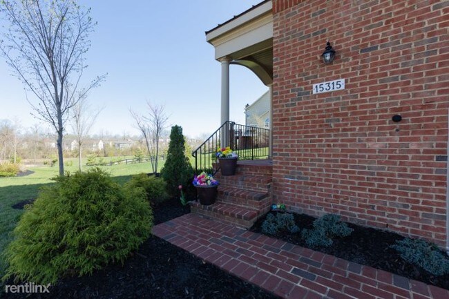 Building Photo - 15315 Tewkesbury Pl