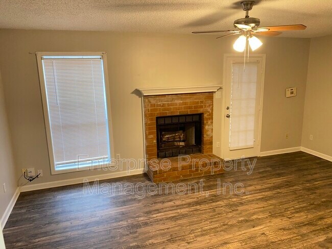 Foto del edificio - 3884 Glencoe Dr