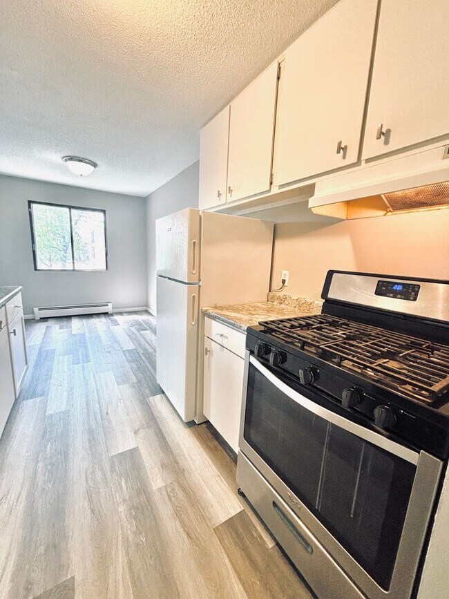 Building Photo - LOCATION LOCATION!  Prime, 1 bed/1 bath Co...