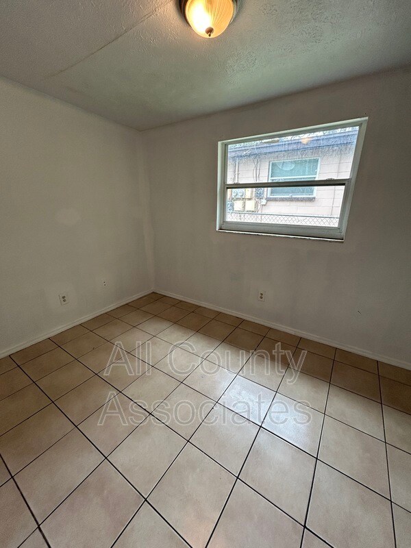 Foto del edificio - 8722 N 48th St