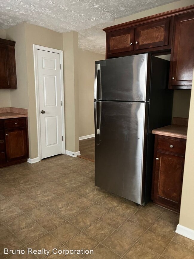 Building Photo - 5 br, 2.5 bath House - 8128 Amanda Lane