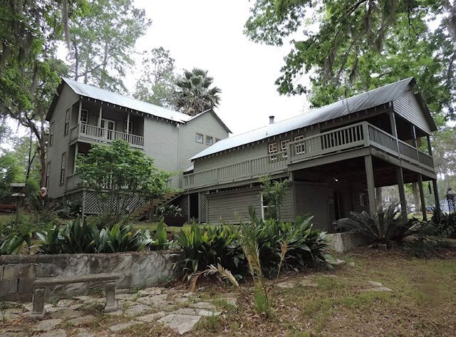 Building Photo - 255 W Shore Dr