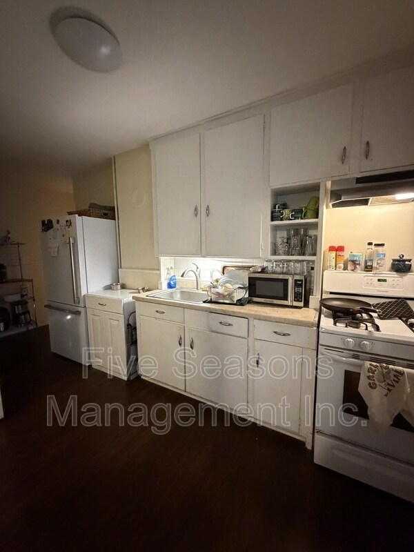 Foto del edificio - 24-26-26 Conger Ave