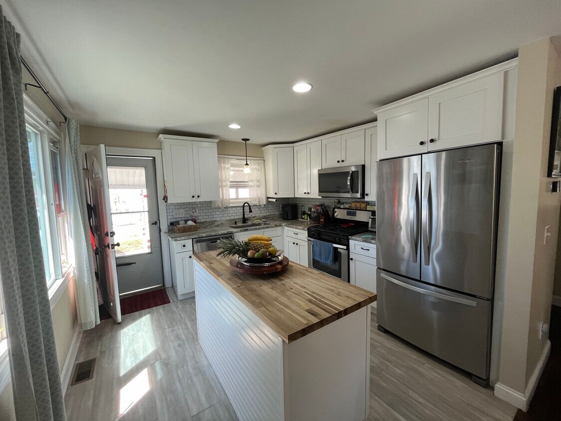 Primary Photo - Make Memories in this Lovely Single-Family...