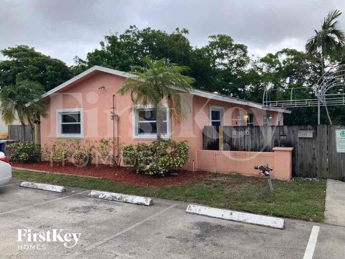 Primary Photo - 800 SW 9th Ct