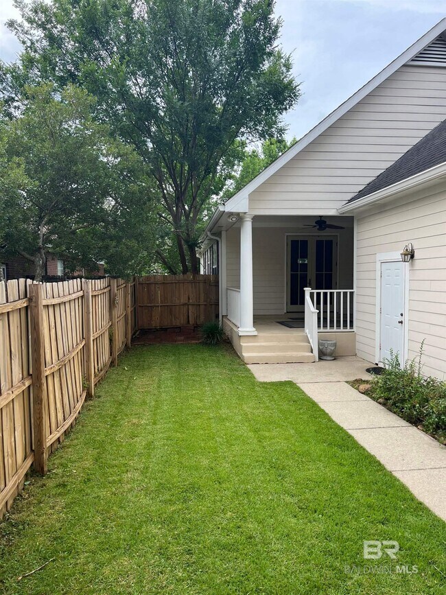 Foto del edificio - 10162 Papas St