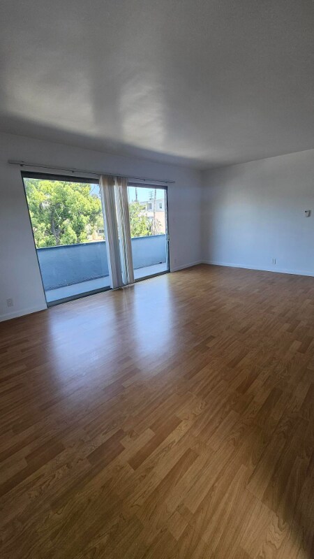 Foto del edificio - 545 Hayworth Ave