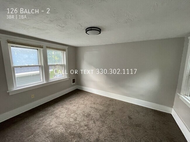 Foto del edificio - Second level Three bedroom one bathroom ap...