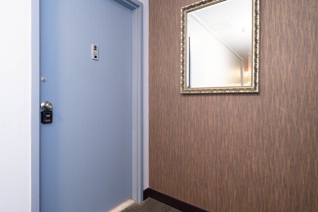 Foto del edificio - 1 Bed 1 Bath Condo in Barcroft Hills