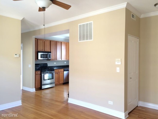 Building Photo - 2 br, 1 bath Condo - 4333 N Troy #3E Unit #3E
