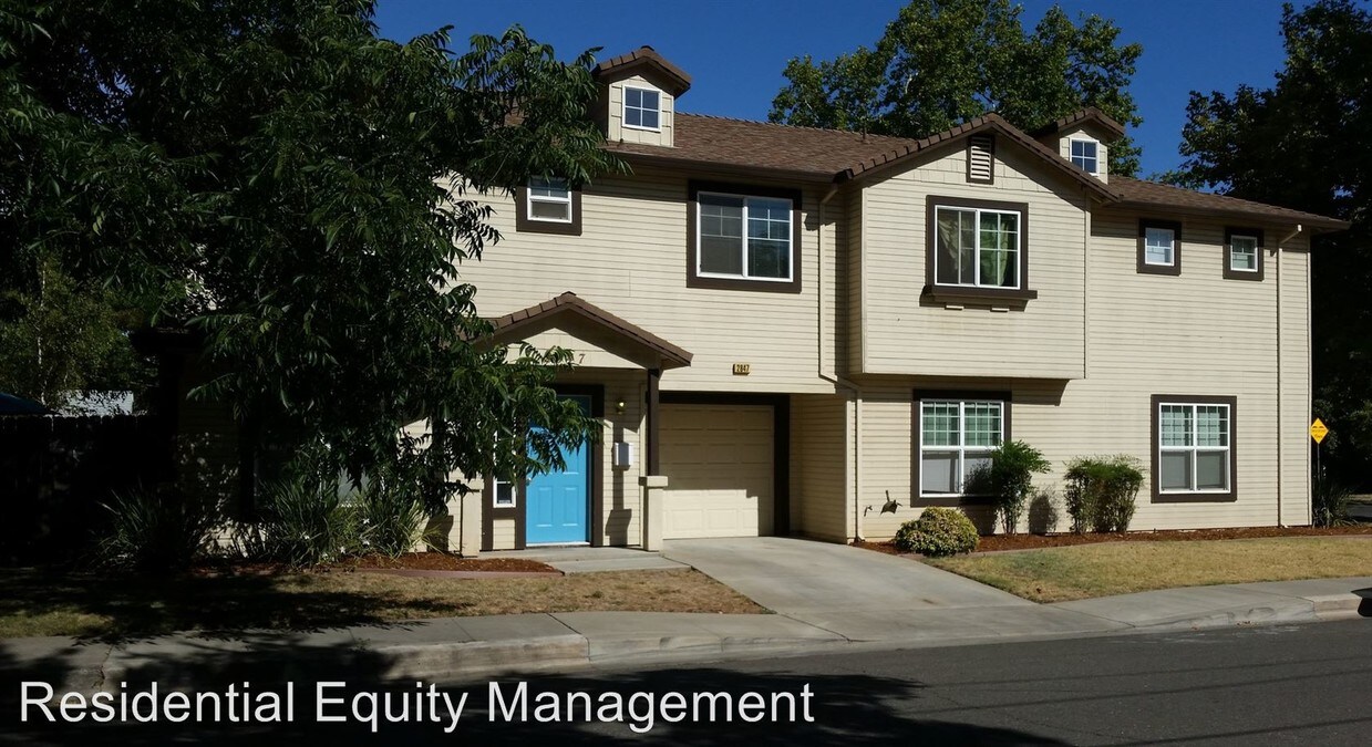 Foto principal - 4 br, 2.5 bath House - 2847 39th Street