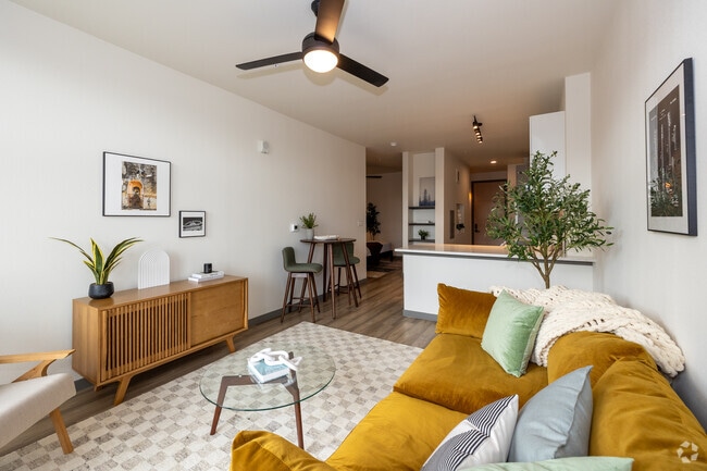 1BR, 1BA - 620SF - Living Room - Kenyon