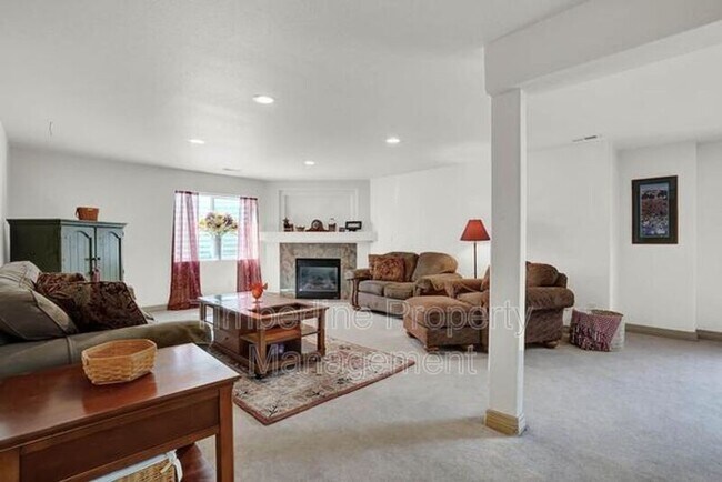 Foto del edificio - 2030 Silver Creek Dr