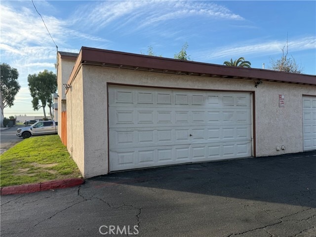 Building Photo - 369 N Eucalyptus Ave