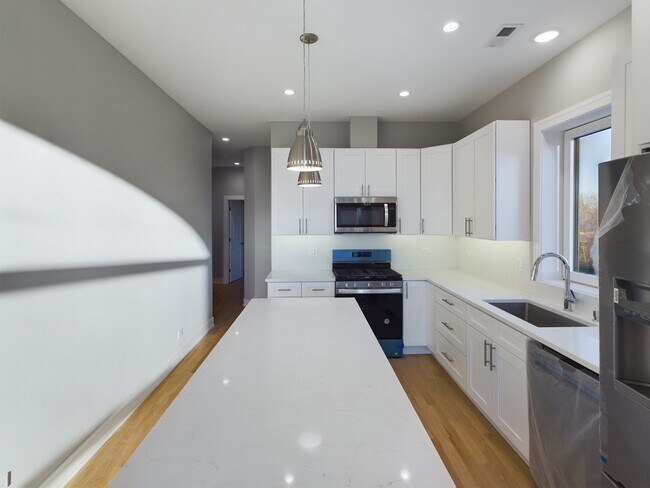 Foto del edificio - 3745 S Lake Park Ave