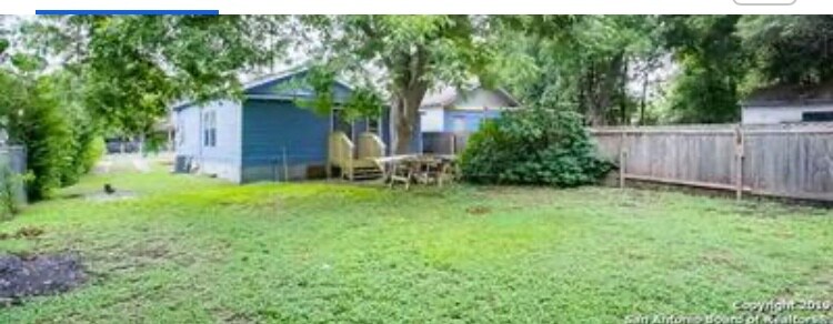 Building Photo - 231 Blue Bonnet St