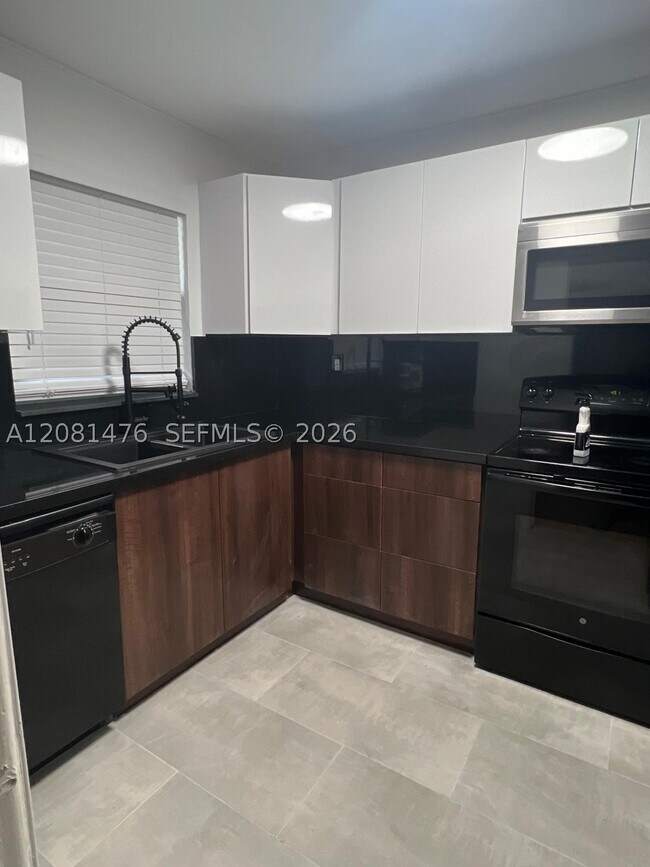 Foto del edificio - 9451 Evergreen Pl