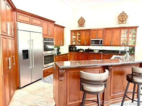 Building Photo - 7134 NW 70th Manor