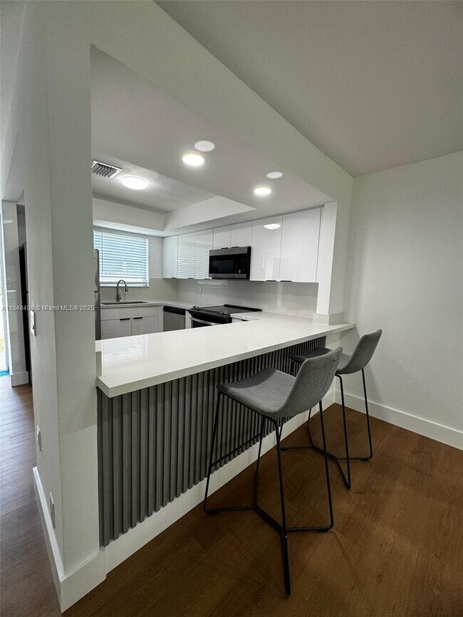 Foto del edificio - 1460 SW 24th Ct