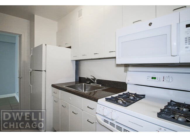 Building Photo - 1310 W North Shore Ave