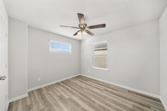 Foto del edificio - 13427 Lucky Bill Ln