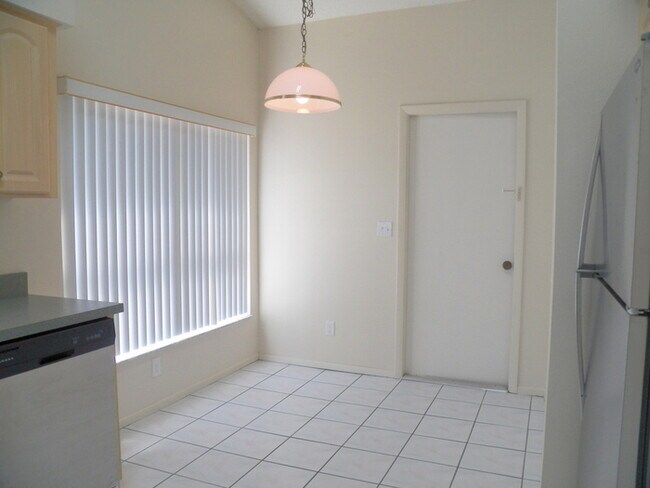 Building Photo - Wonderful 3/2 W Fenced Yard!