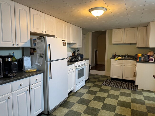 Photo - 137-139 North Main Street Apartment