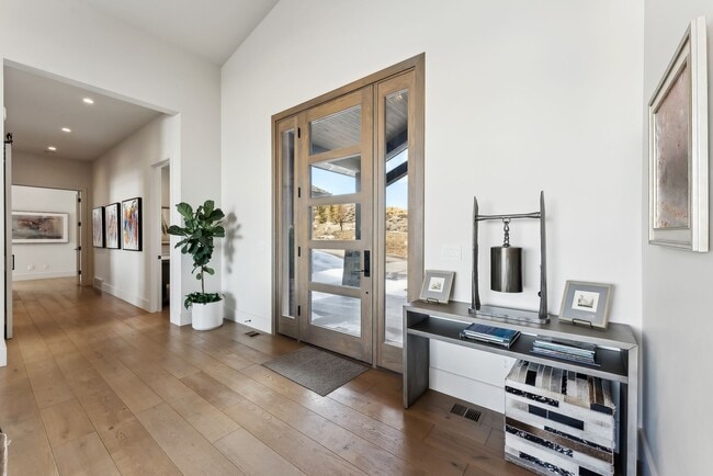 Foto del edificio - 3450 Ridgeway Dr