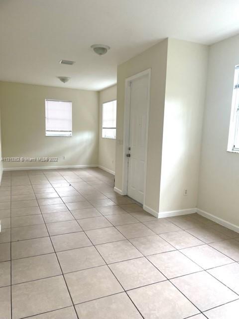 Foto del edificio - 2133 NE 7th St
