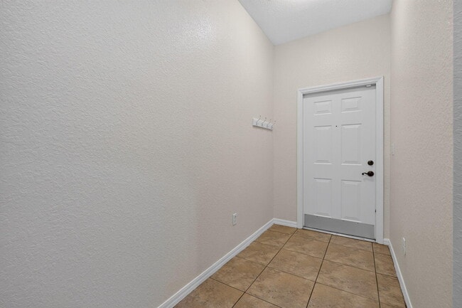 Building Photo - 158 W Thatch Palm Cir