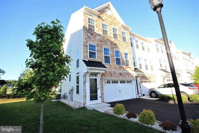 Building Photo - 2233 Evin Dr