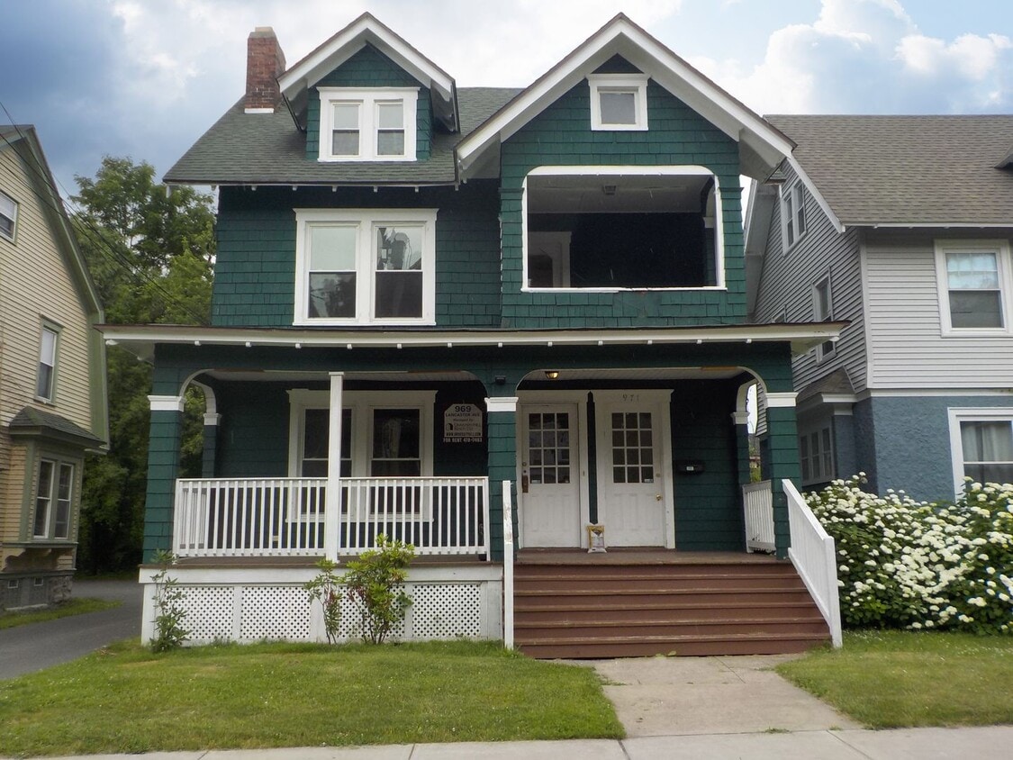 Primary Photo - Beautiful 3 Bedroom July 1, 2026
