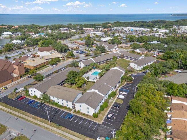 Aerial photo of Breeze Apartments - Breeze Apartments