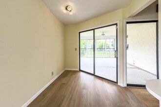 Building Photo - 3362 Lucerne Park Dr
