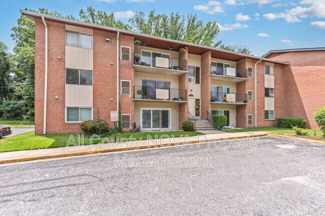 Foto del edificio - 2303 Olson St