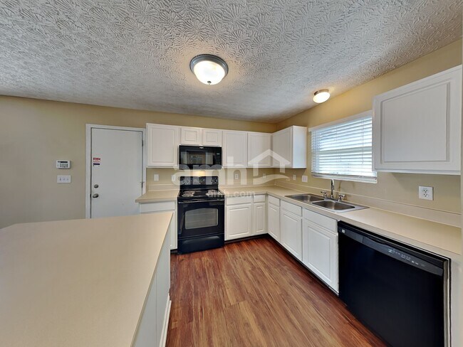 Foto del edificio - 5979 Haydens Crossing Blvd