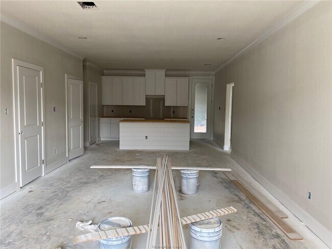 Building Photo - 611 Dominik Dr