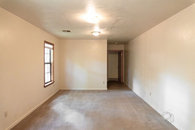 Building Photo - 5806 Bombadil Ct