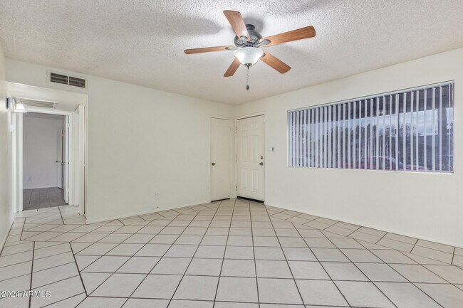 Building Photo - 6233 S Parkside Dr