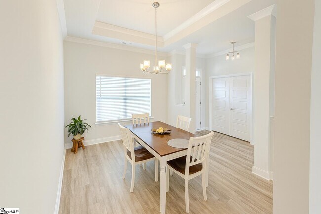 Foto del edificio - 346 Cypress Holw Trl