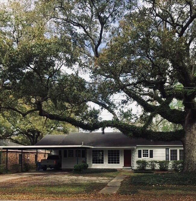 Building Photo - 94 Main St