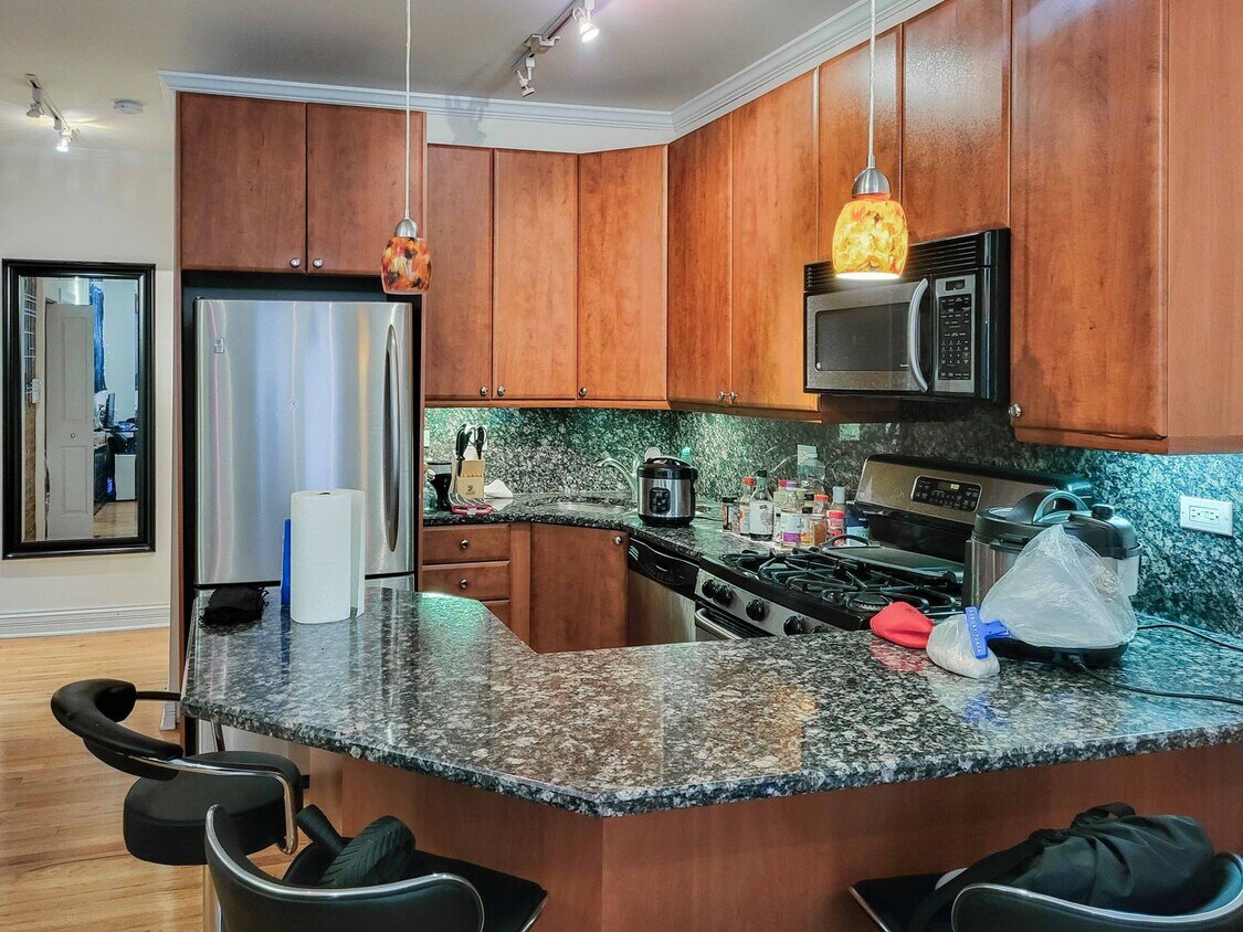 Foto principal - 624 W Roscoe St
