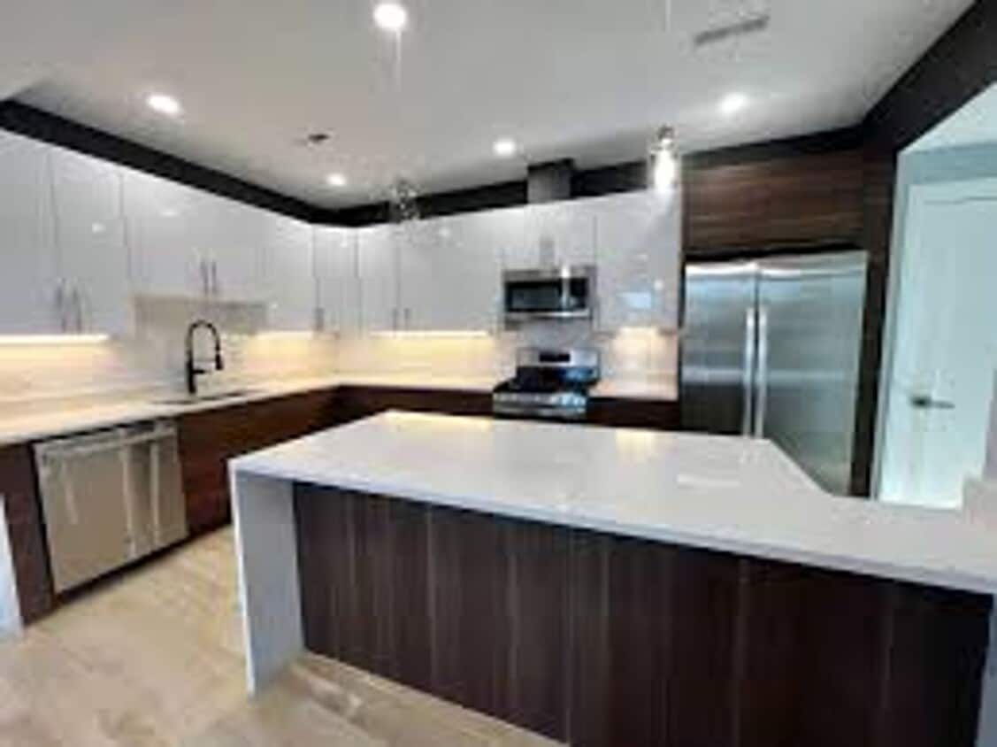 New Apartment on Washington Sq. In-Unit Washer and Dryer, Central Heat/AC, Steps from the T Stop - New Apartment on Washington Sq. In-Unit Washer and Dryer, Central Heat/AC, Steps from the T Stop