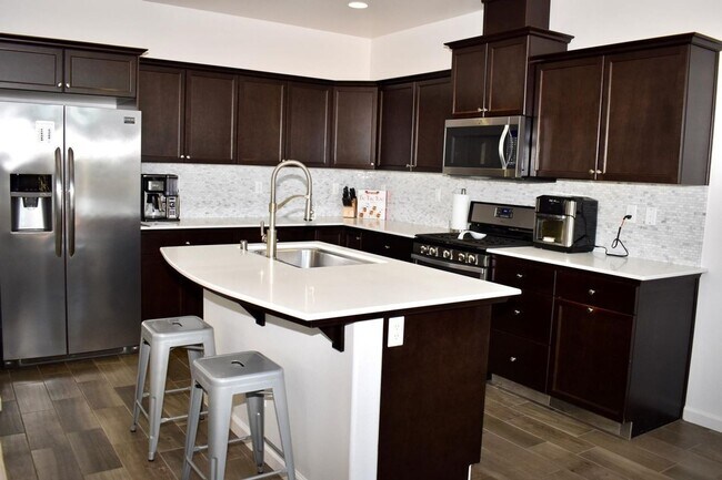 Foto del edificio - Stunning 3-Bedroom, 2.5-Bathroom Home for Rent Near Clovis East