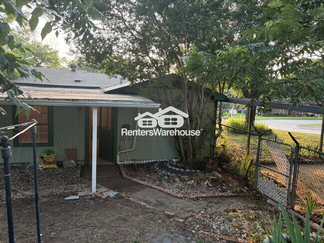 Building Photo - 1501 Briarwood Blvd