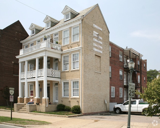 Building Photo - The Collection