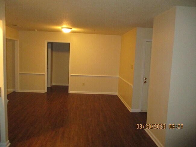 Foto del edificio - 2110 Lennox St