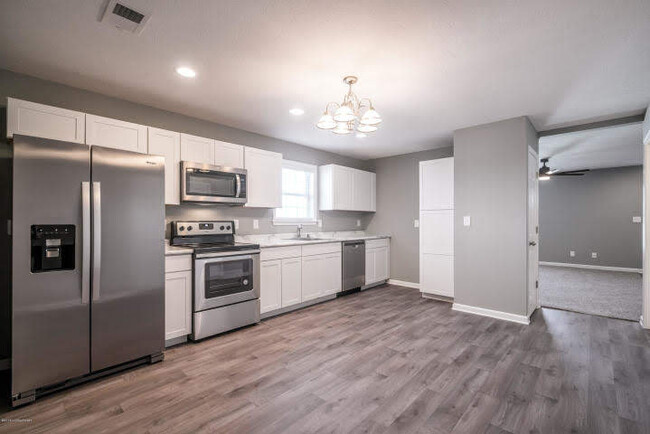 Kitchen - 1003-2 E Breckinridge St