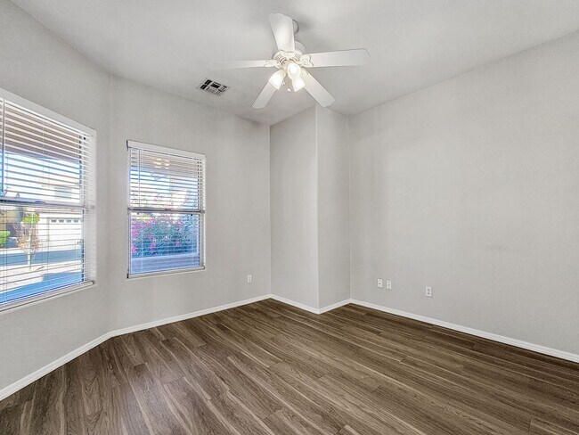 Foto del edificio - Palm Valley Goodyear with new flooring and...